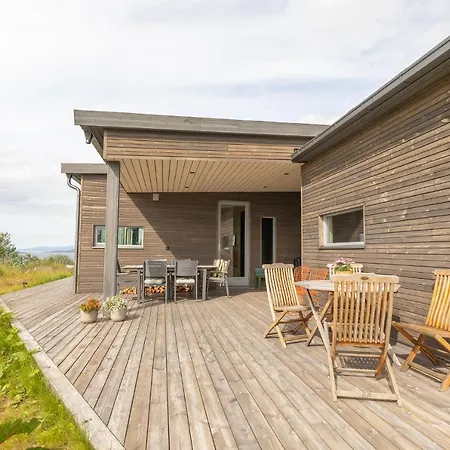 Feriehus Indulge In Beautiful Nature And Amazing Views. Mortenhals